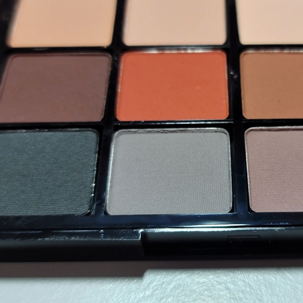 Eyeshadow - Picture 5 of 9